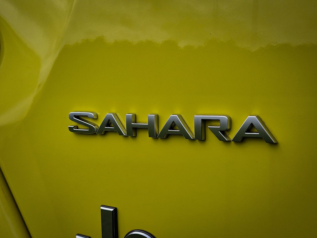 Used 2022 Jeep Wrangler Unlimited Sahara w/ Cold Weather Group AWD/4WD image 11