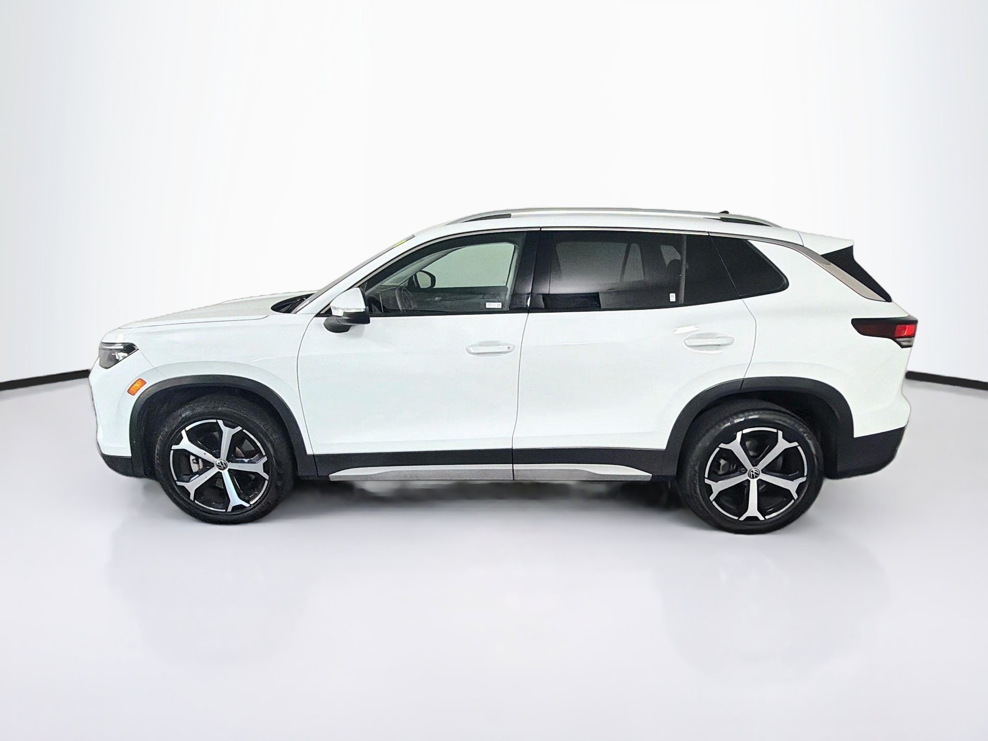 Used 2026 Volkswagen Tiguan SE AWD/4WD image 4