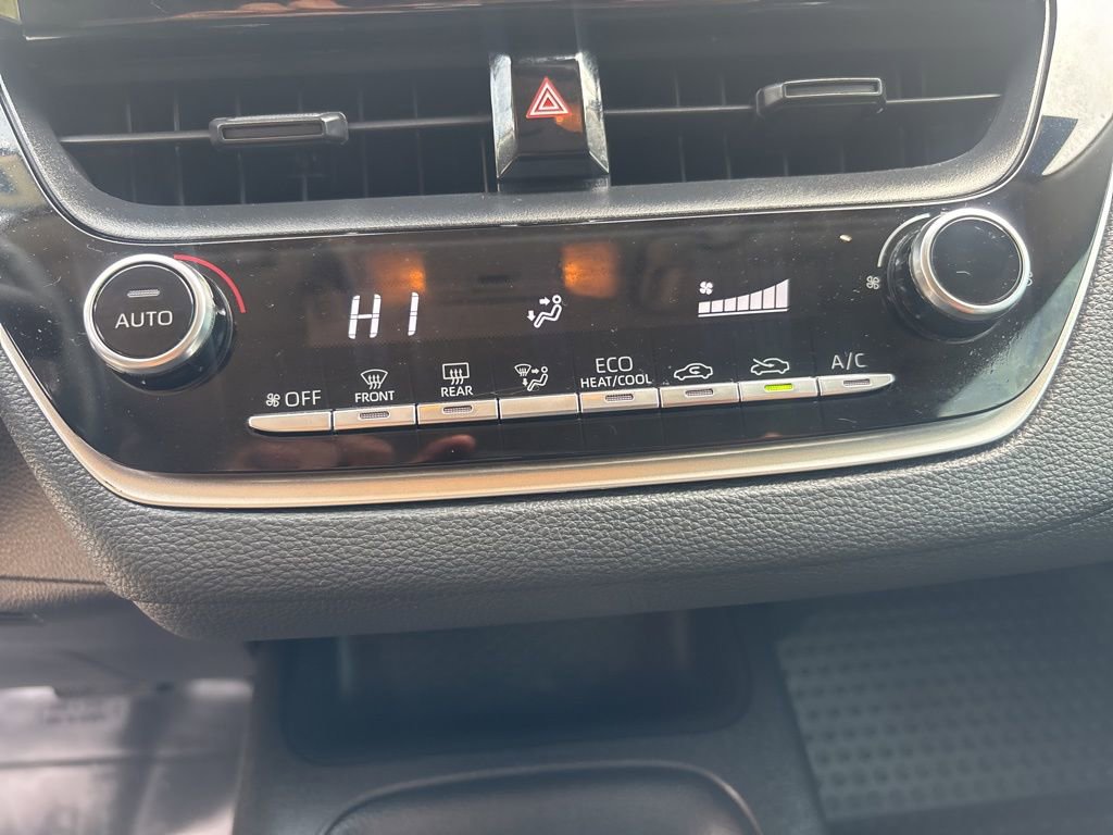 Used 2022 Toyota Corolla LE image 28