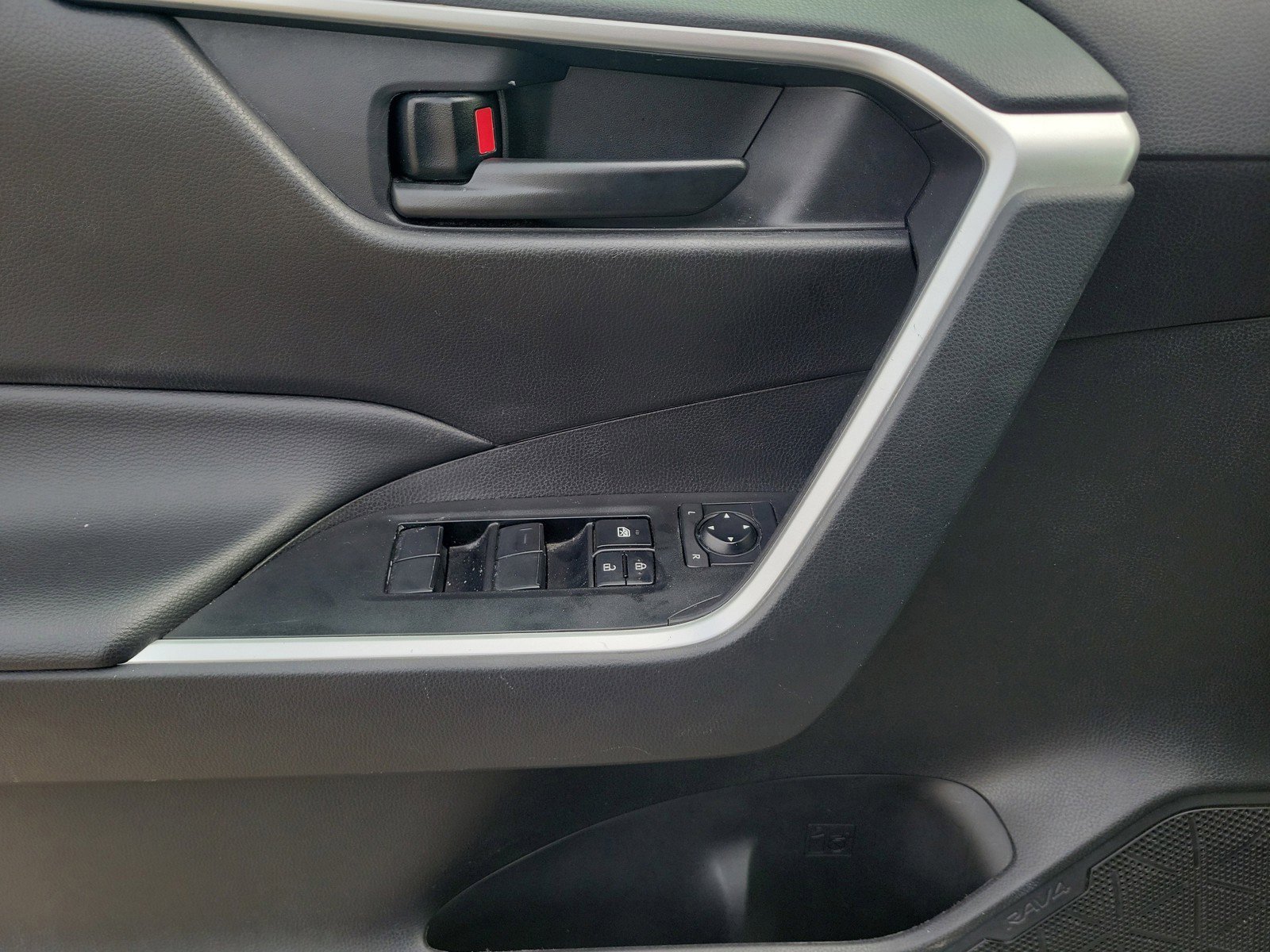 Used 2024 Toyota RAV4 LE FWD image 18