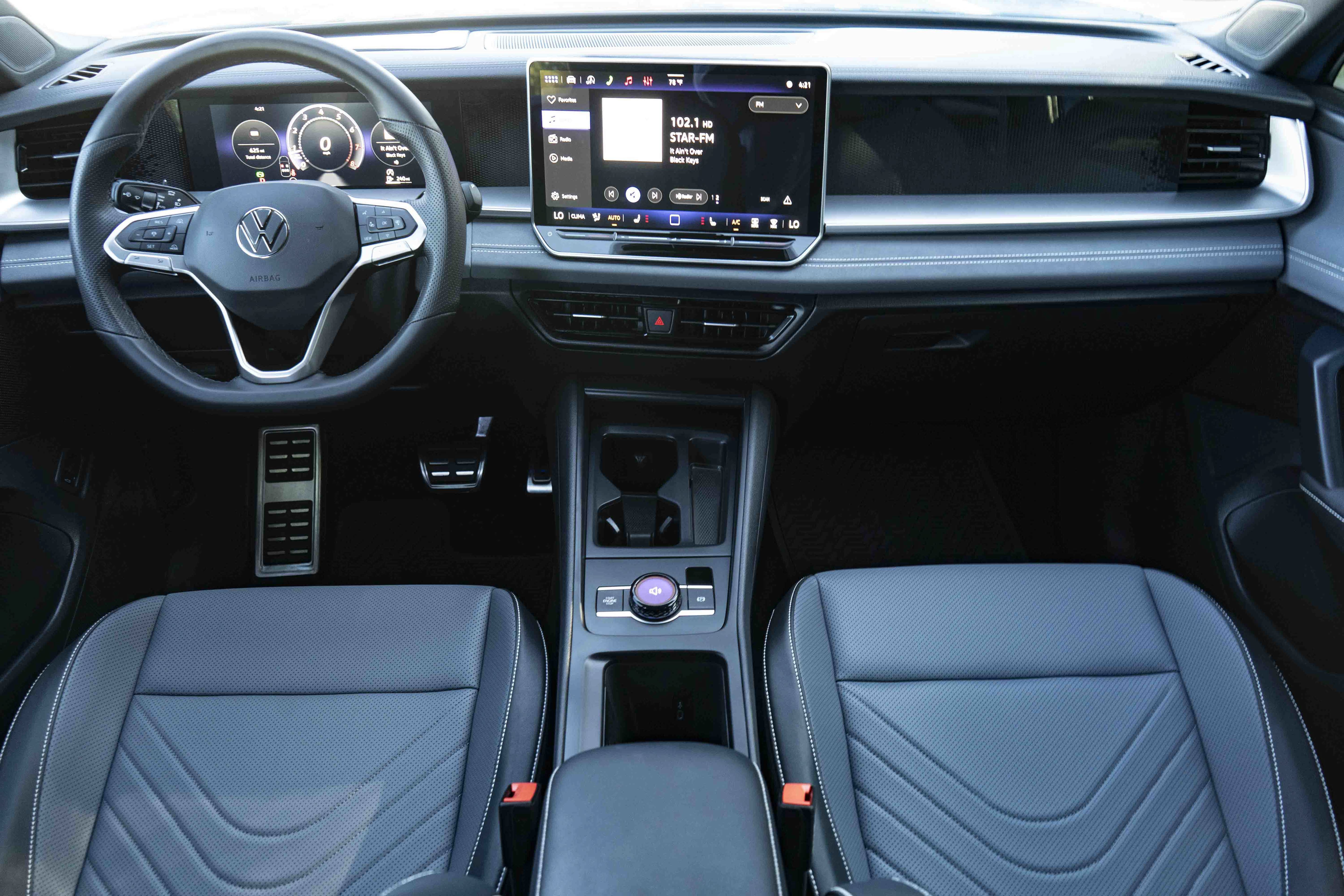 Certified 2026 Volkswagen Tiguan SE R-Line FWD image 24