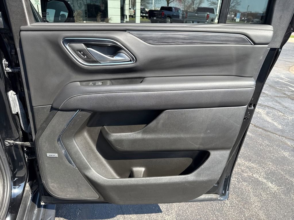 Used 2022 GMC Yukon XL SLT w/ SLT Premium Package image 39