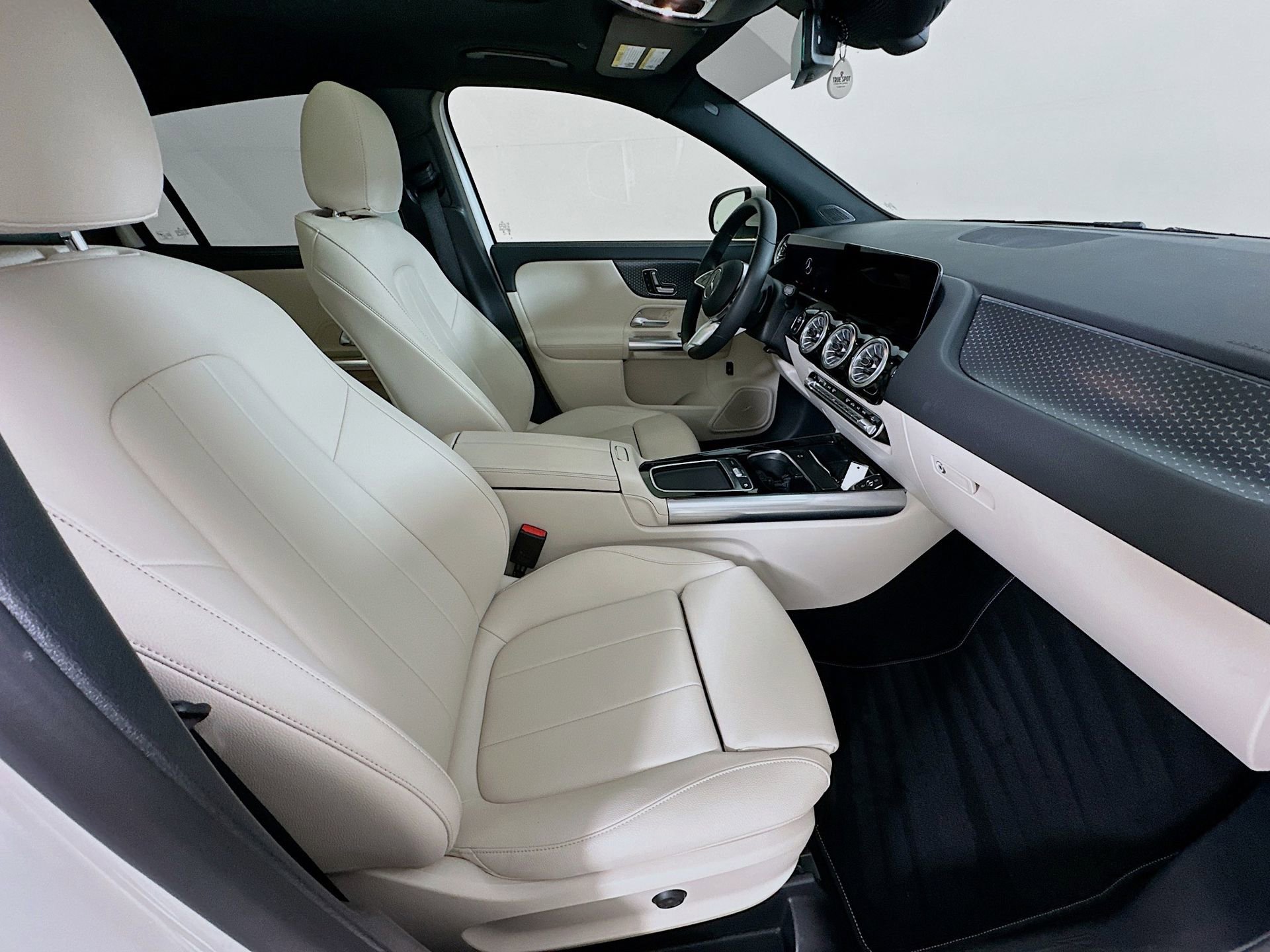 Certified 2025 Mercedes-Benz GLA 250 image 30