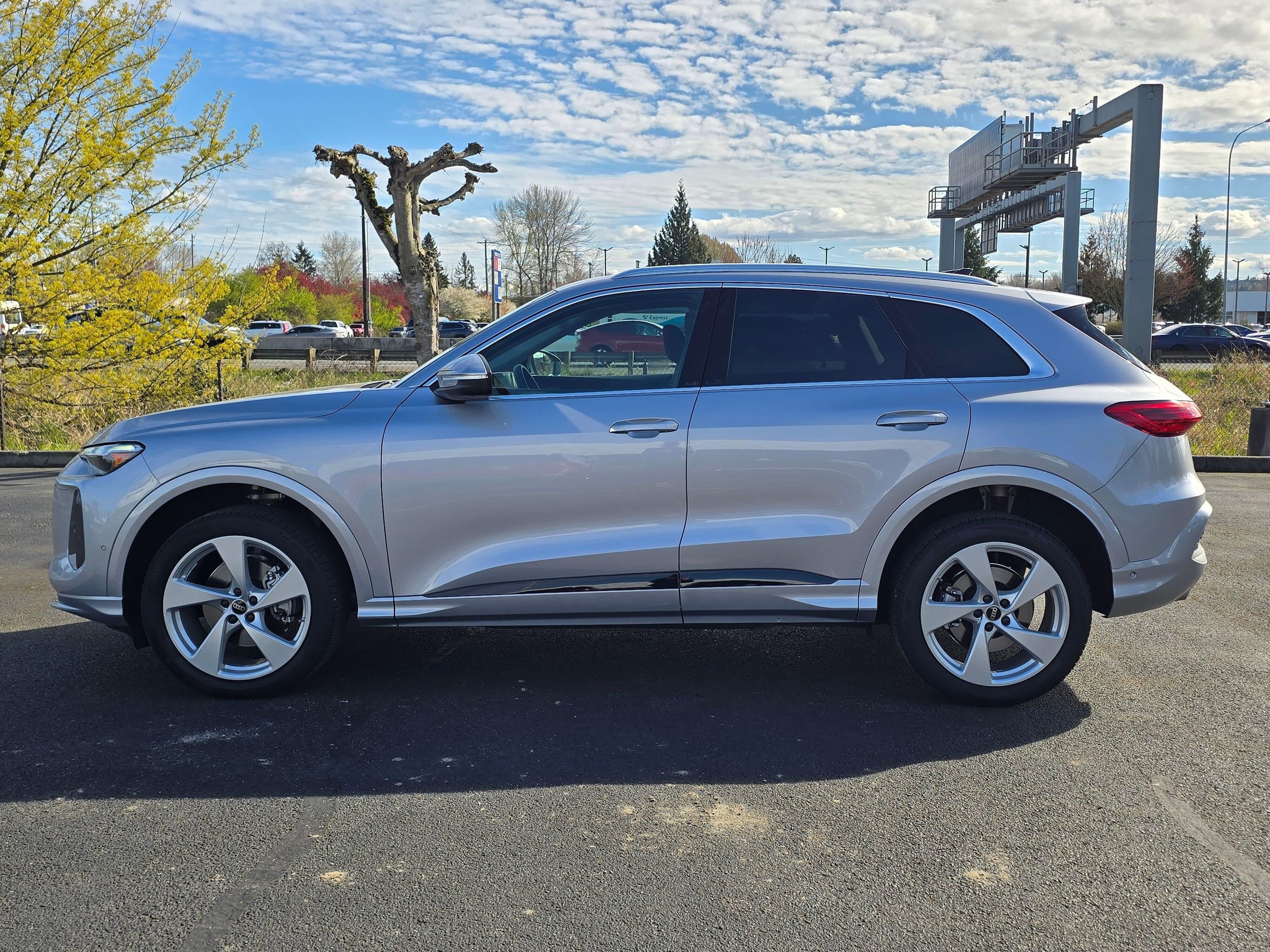 Certified 2025 Audi Q5 Premium Plus w/ Premium Plus AWD/4WD image 2