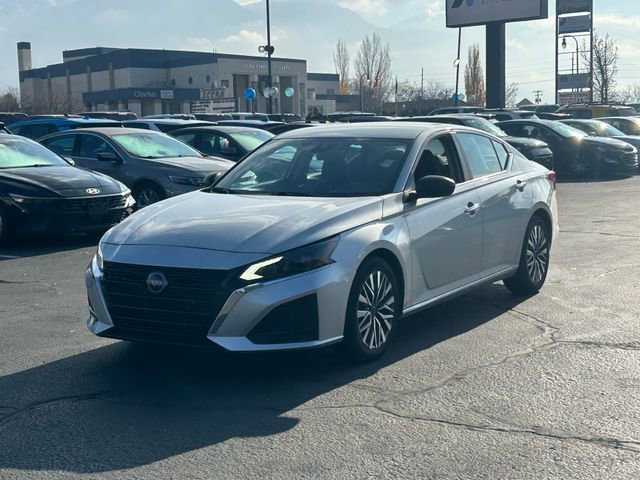Used 2024 Nissan Altima 2.5 SV FWD image 9