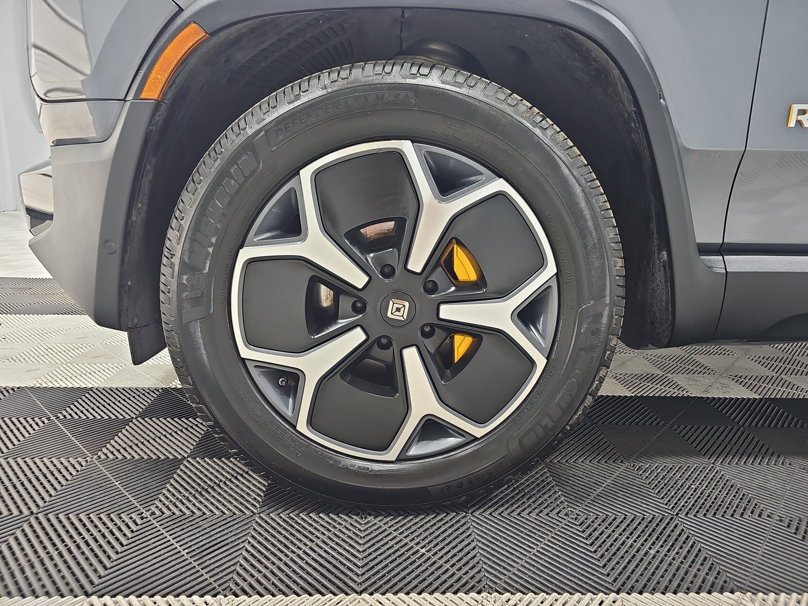 Used 2023 Rivian R1S Adventure AWD/4WD image 9