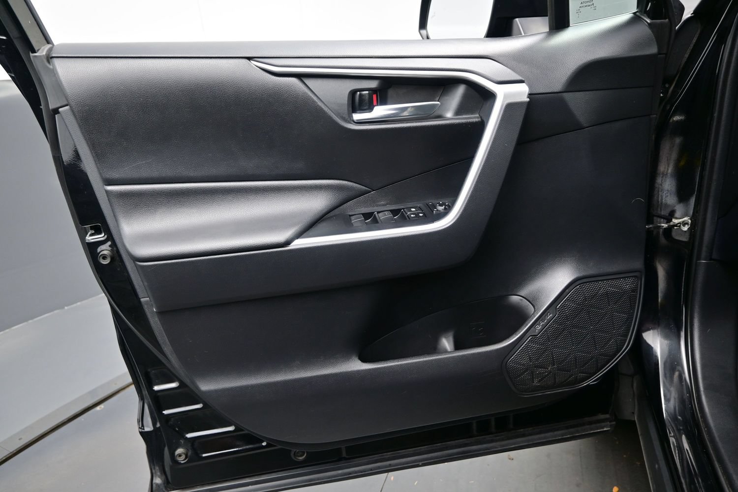 Used 2020 Toyota RAV4 XLE AWD/4WD image 9
