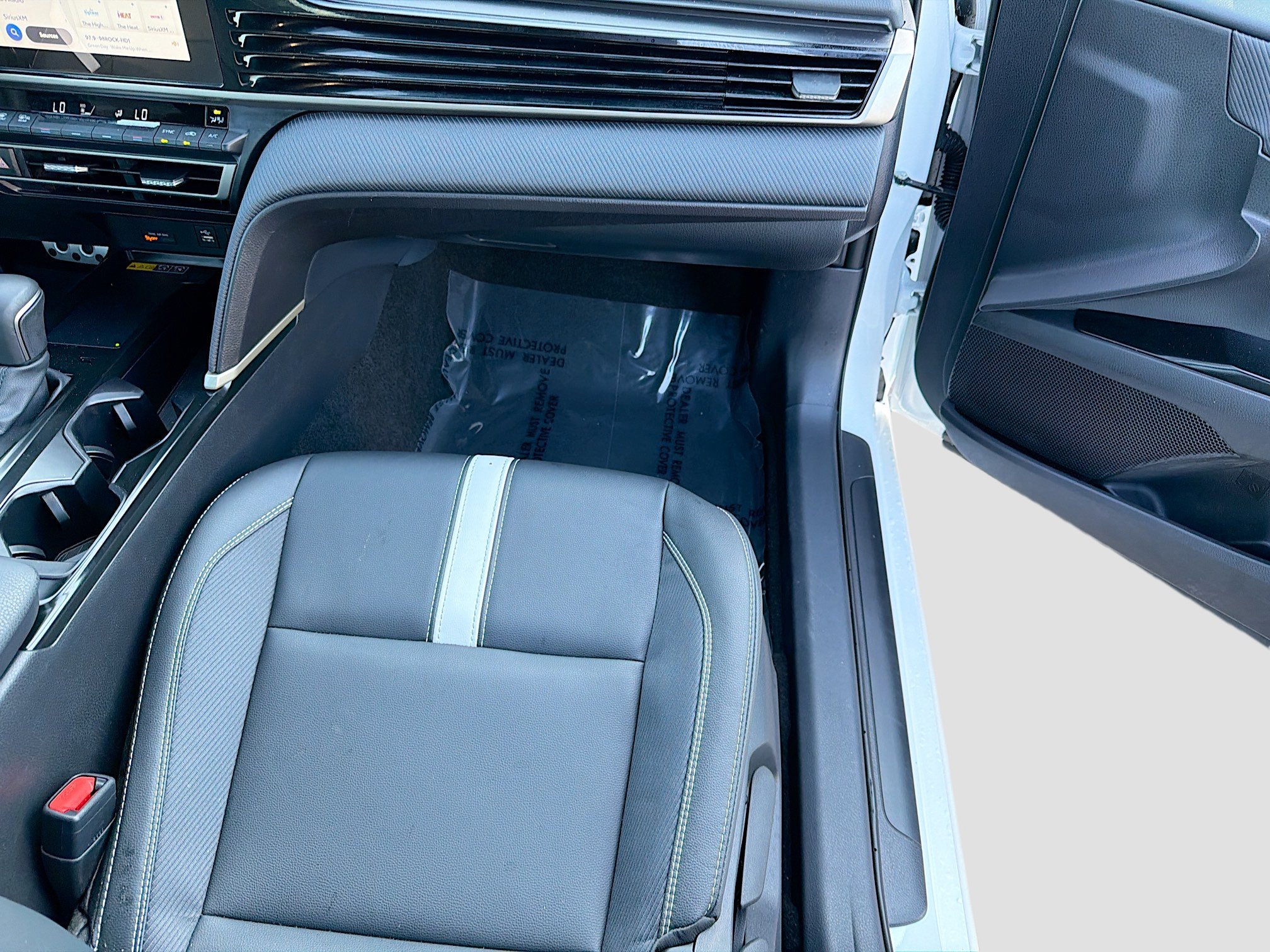 Used 2025 Toyota Camry SE image 16