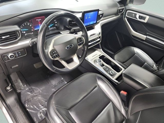 Used 2021 Ford Explorer XLT w/ Equipment Group 202A AWD/4WD image 25