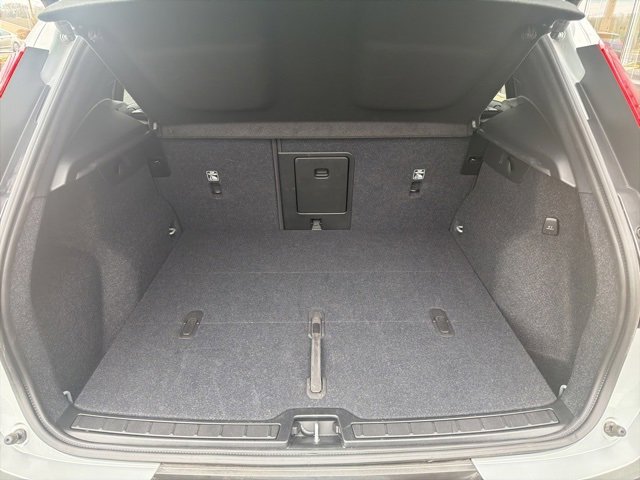 Certified 2025 Volvo XC40 B5 Plus image 12