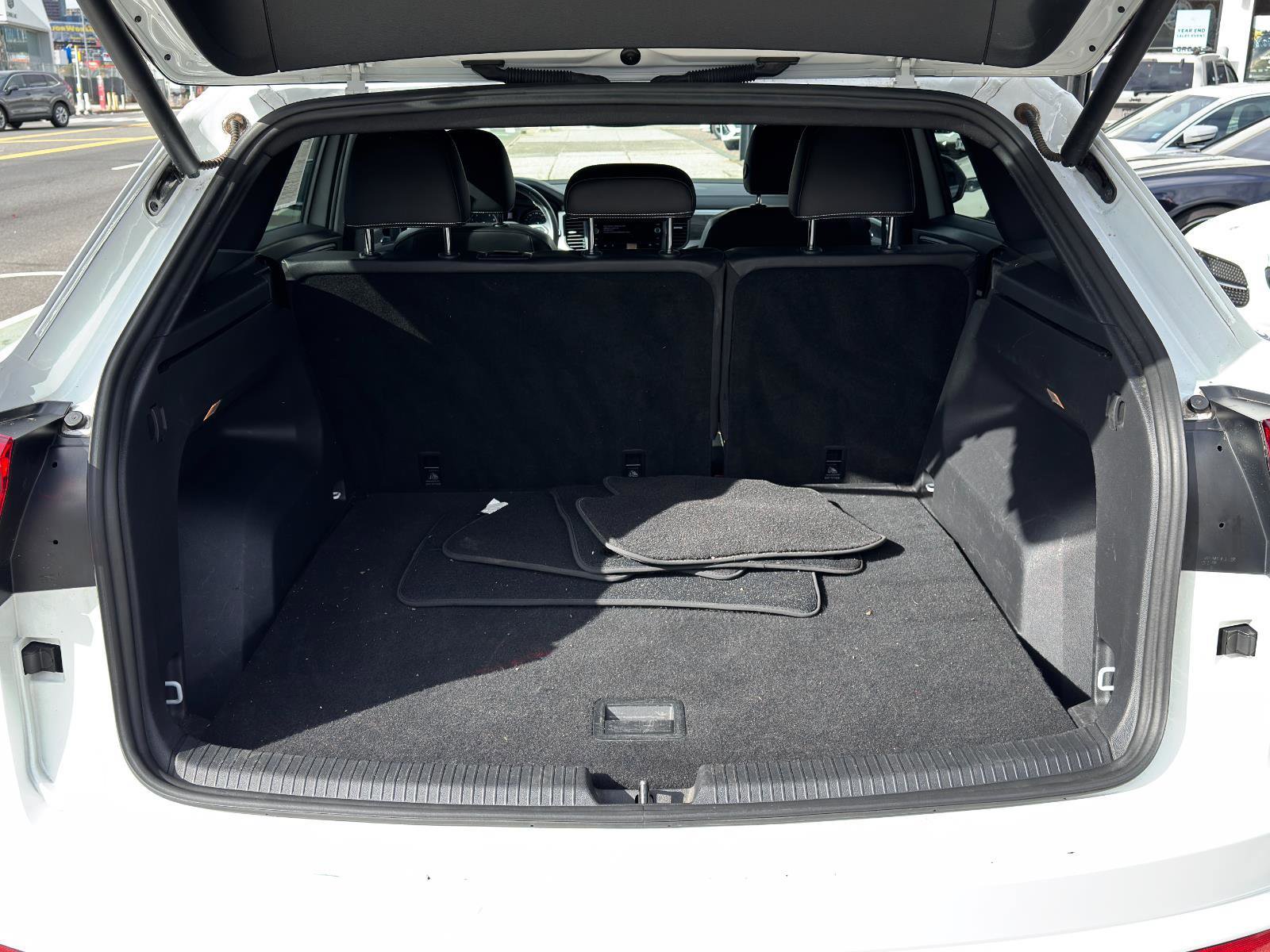 Used 2021 Volkswagen Atlas Cross Sport SE image 8