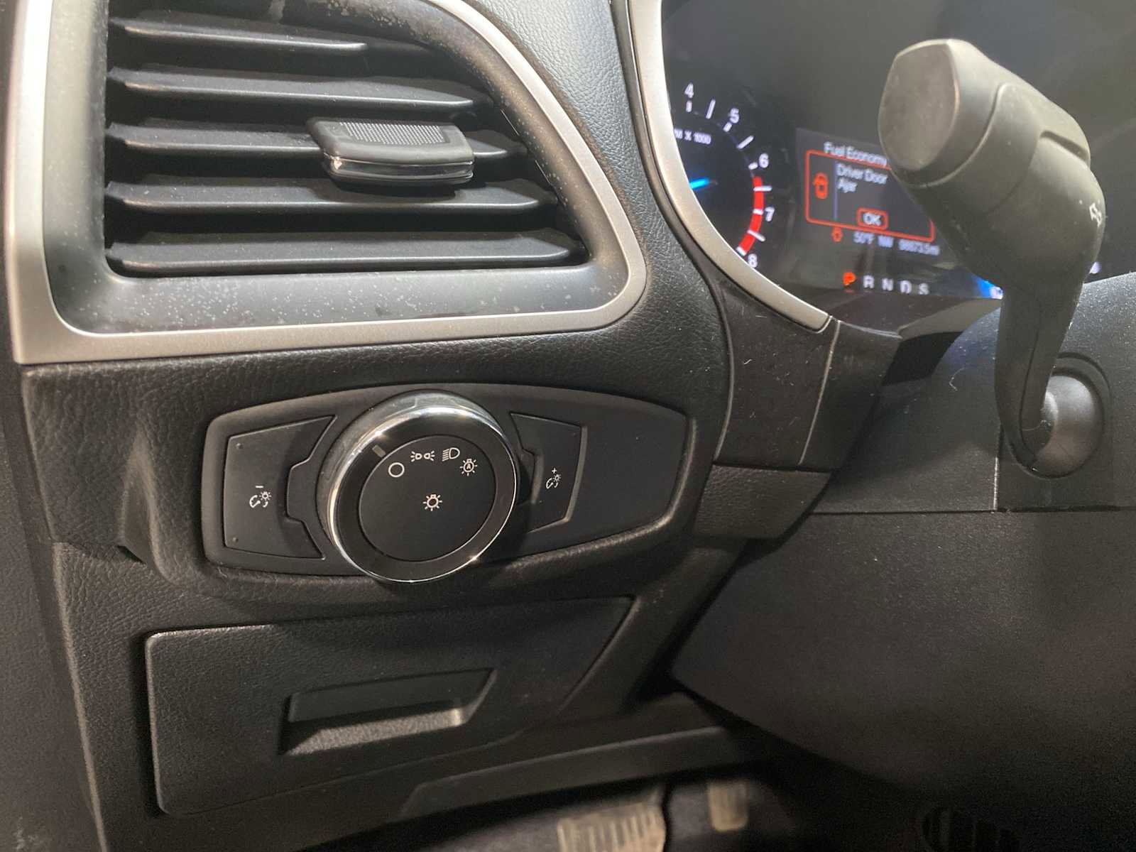 Used 2015 Ford Edge SEL image 24