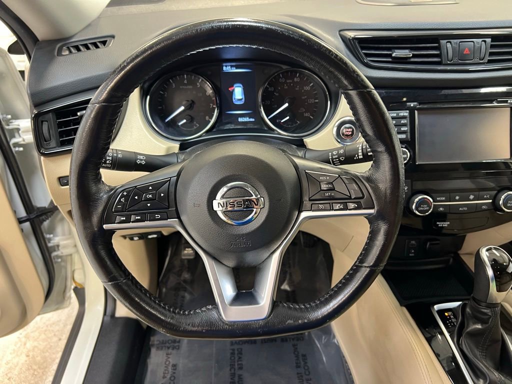 Used 2017 Nissan Rogue SL image 16