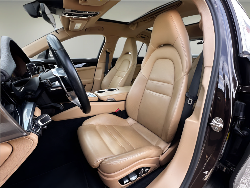Used 2018 Porsche Panamera RWD image 5