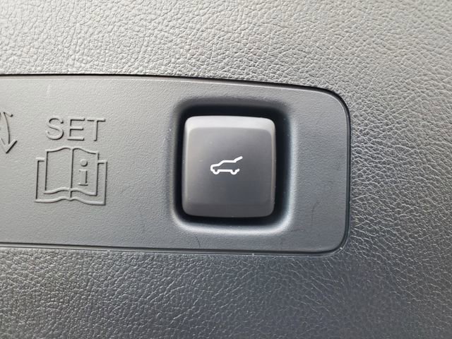 Used 2024 Lincoln Corsair Reserve w/ Rear Removable Package Tray image 9