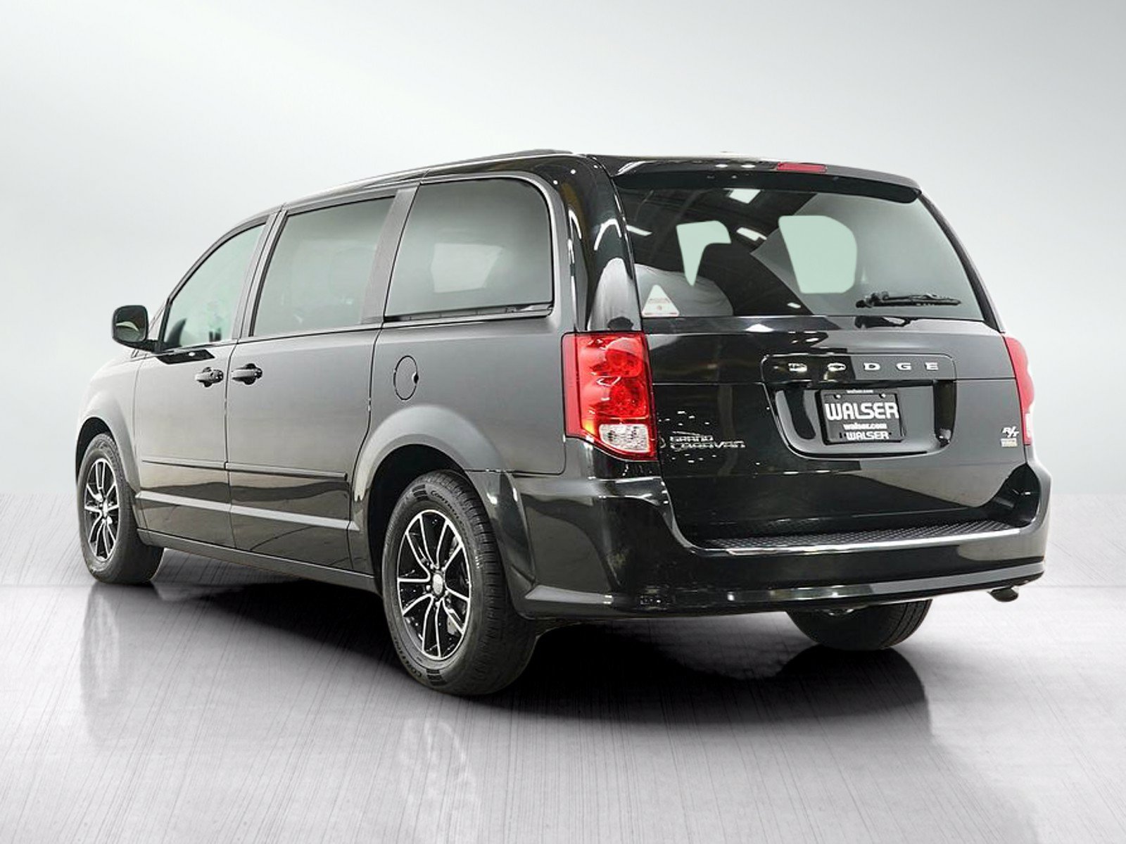 Used 2016 Dodge Grand Caravan R/T FWD image 3