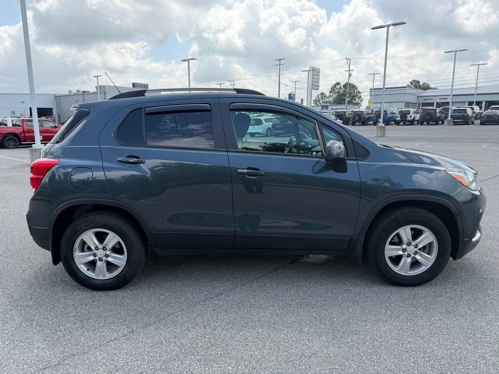 Used 2022 Chevrolet Trax LT w/ LT Convenience Package AWD/4WD image 8