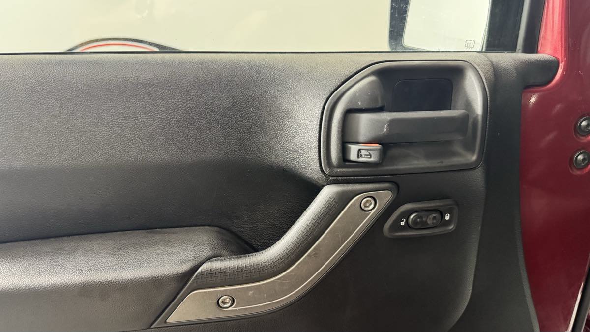 Used 2012 Jeep Wrangler Unlimited Sport AWD/4WD image 11