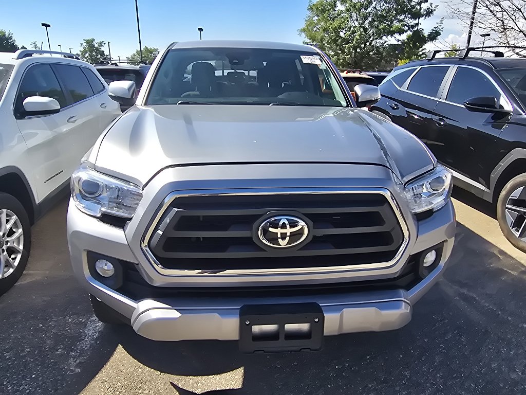Used 2020 Toyota Tacoma SR5 AWD/4WD image 9