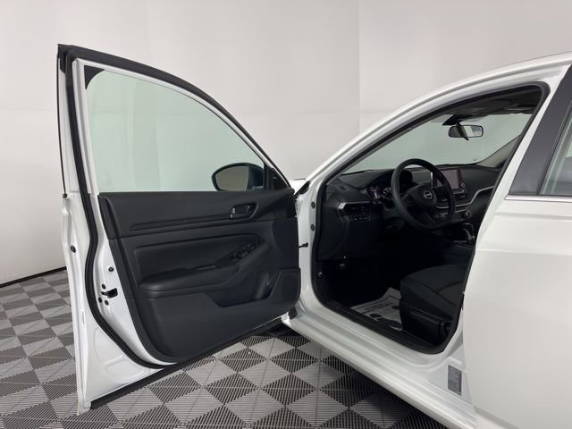 Used 2025 Nissan Altima 2.5 S image 16