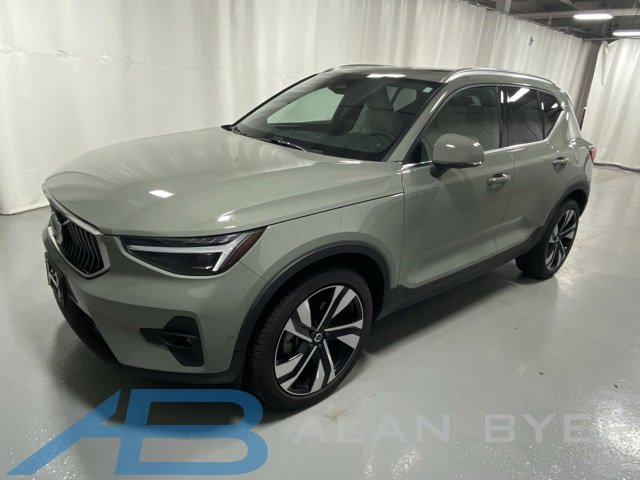 Used 2024 Volvo XC40 B5 Ultimate w/ Protection Package Premier