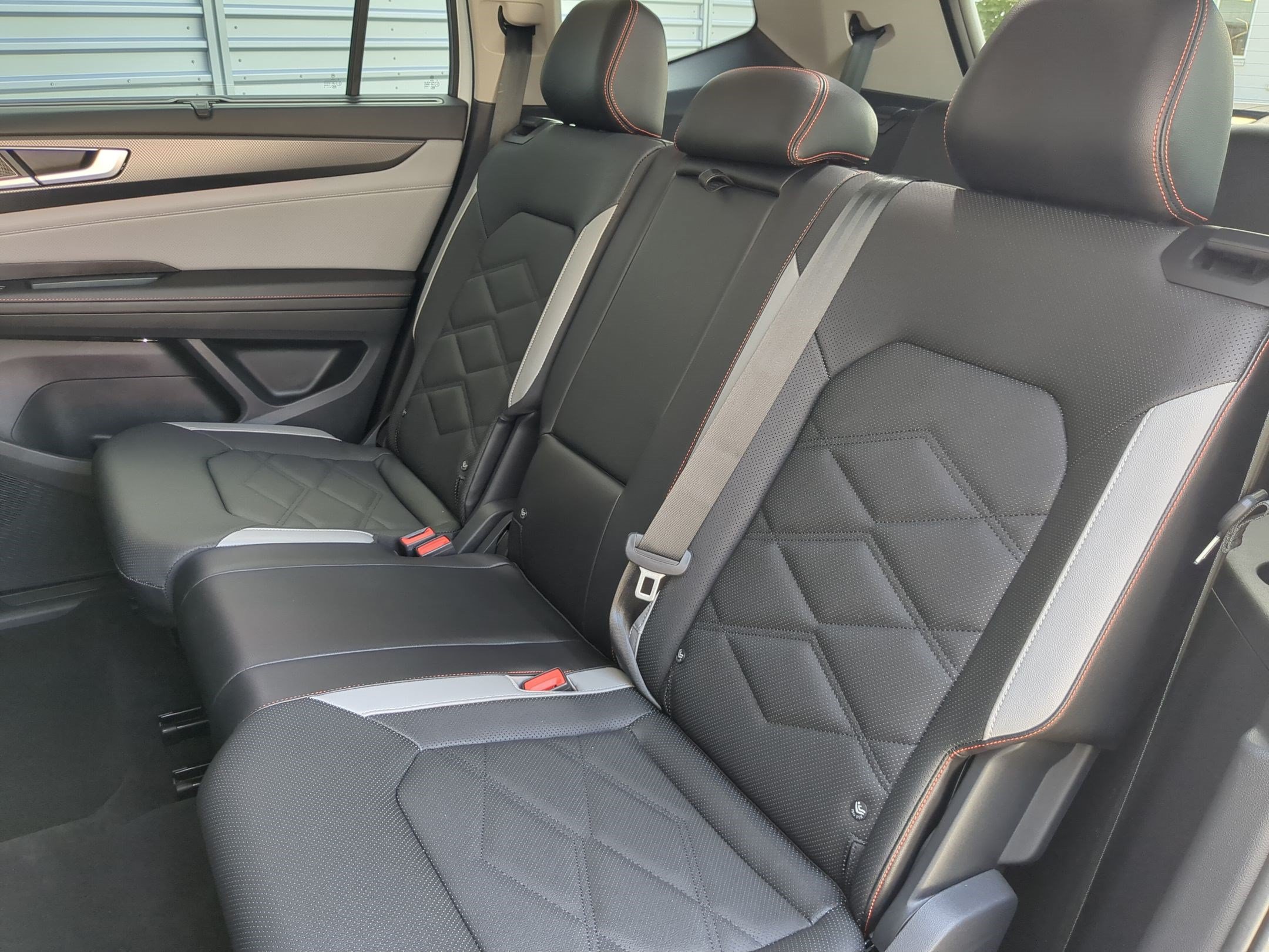 Used 2024 Volkswagen Atlas Peak Edition SE AWD/4WD image 29