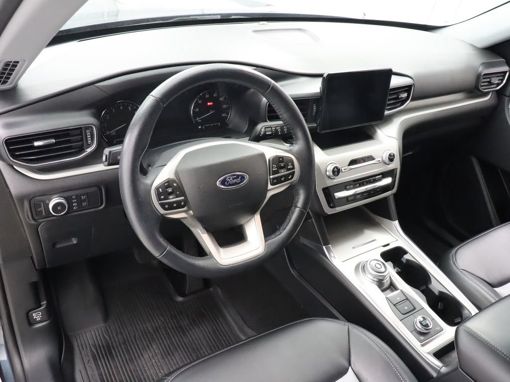 Used 2022 Ford Explorer XLT w/ Equipment Group 202A AWD/4WD image 15