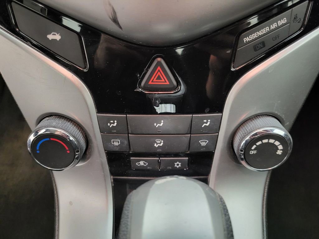 Used 2015 Chevrolet Cruze LT image 29