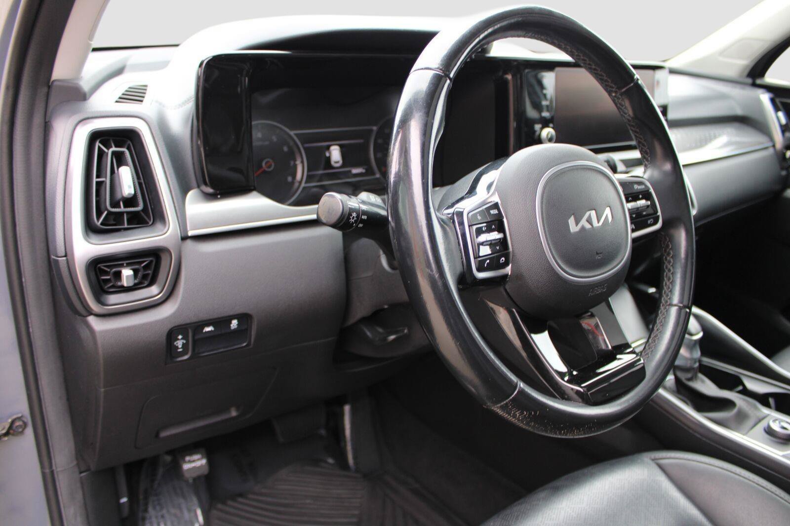 Used 2023 Kia Sorento S w/ Panoramic Sunroof Package FWD image 17