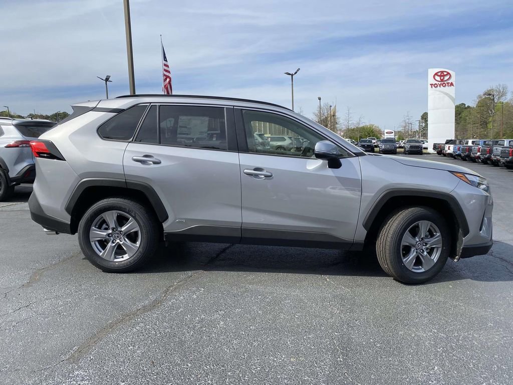 Used 2025 Toyota RAV4 XLE AWD/4WD image 2