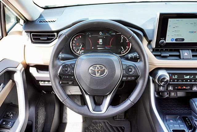 Used 2025 Toyota RAV4 XLE w/ Convenience Package FWD image 20
