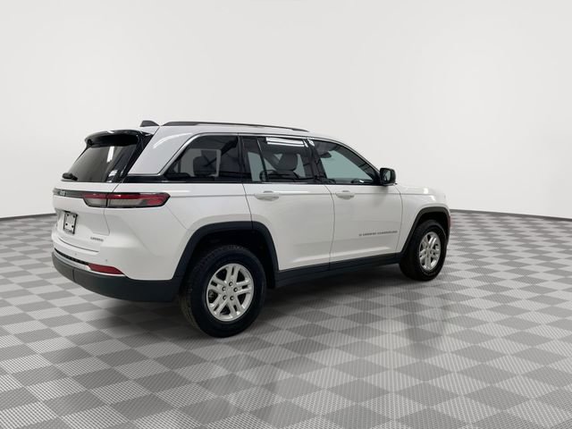 Used 2024 Jeep Grand Cherokee Laredo image 12