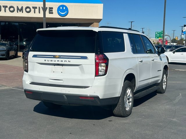 Used 2022 Chevrolet Suburban 4WD image 3