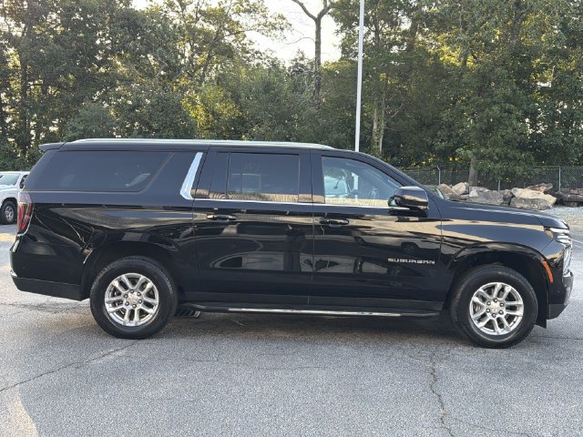 Used 2025 Chevrolet Suburban LT RWD image 5