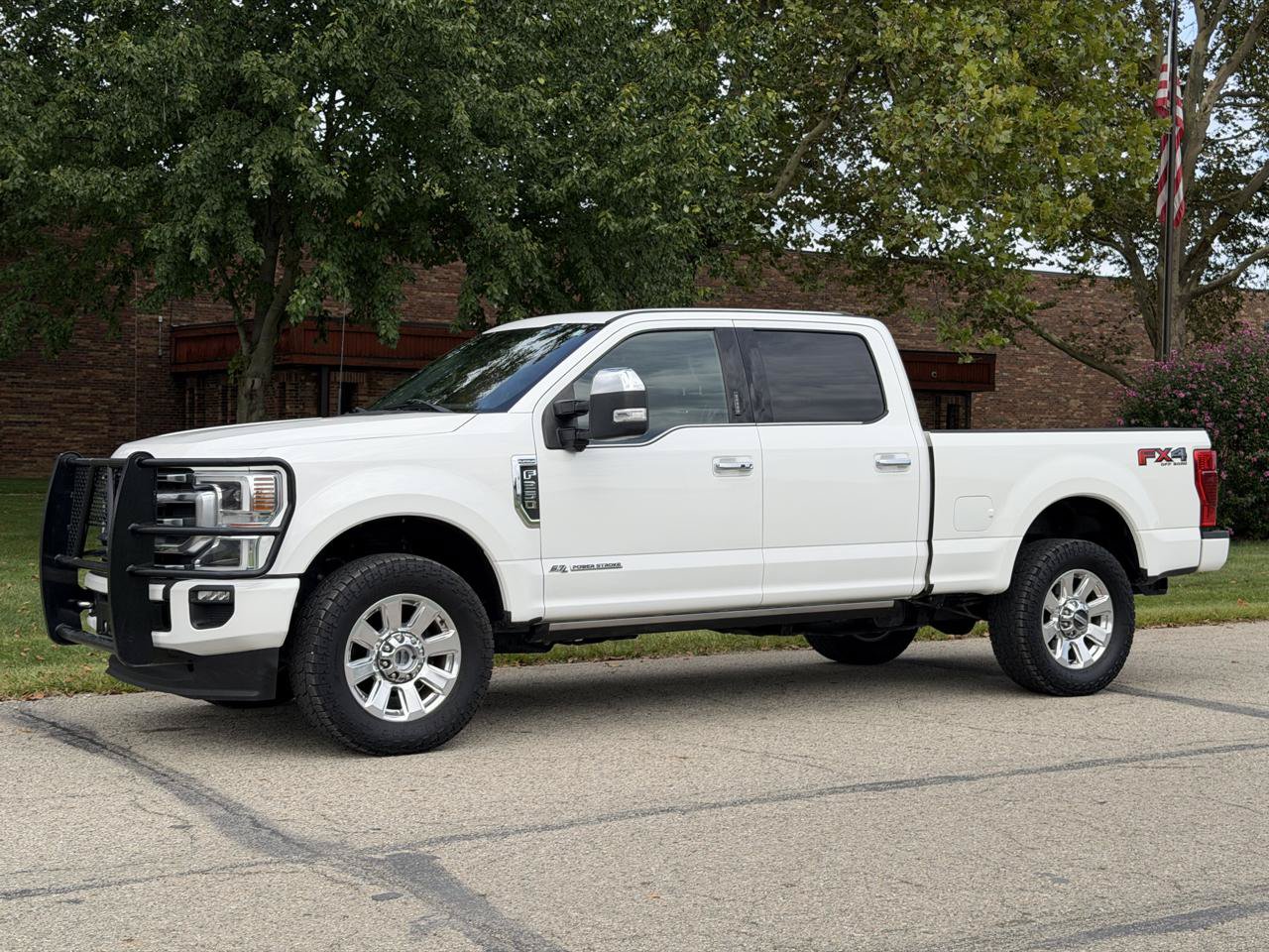 Used 2022 Ford F250 Platinum w/ FX4 Off-Road Package AWD/4WD image 2
