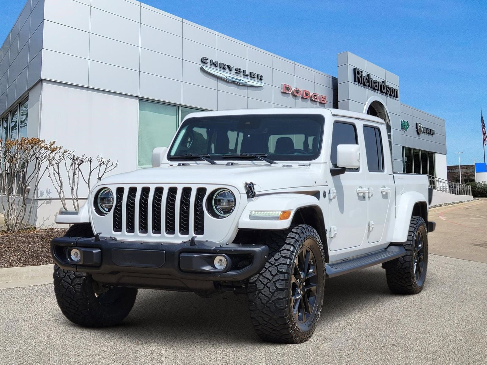 Used 2022 Jeep Gladiator Overland AWD/4WD image 2