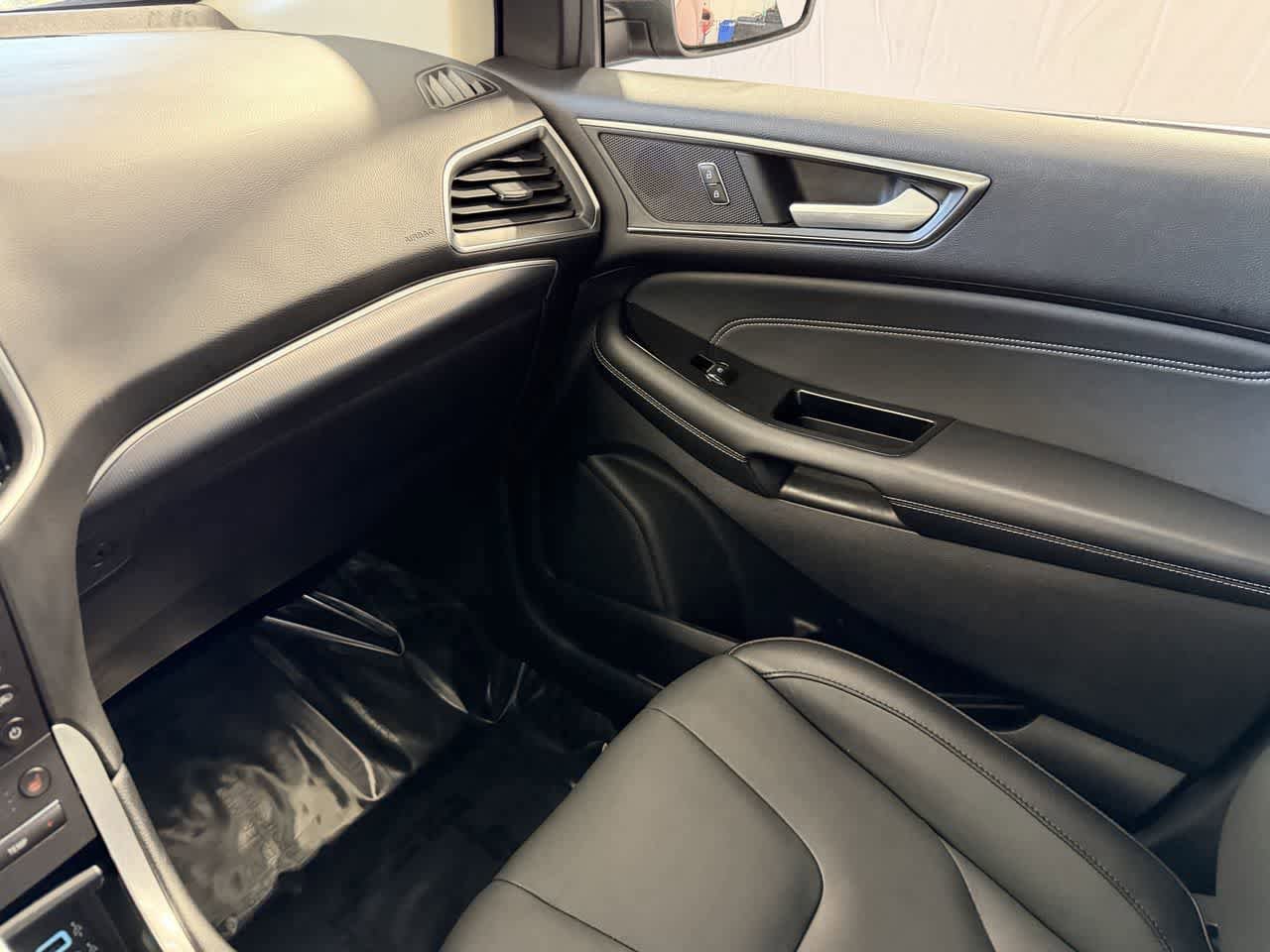 Used 2018 Ford Edge Titanium w/ Technology Package image 21