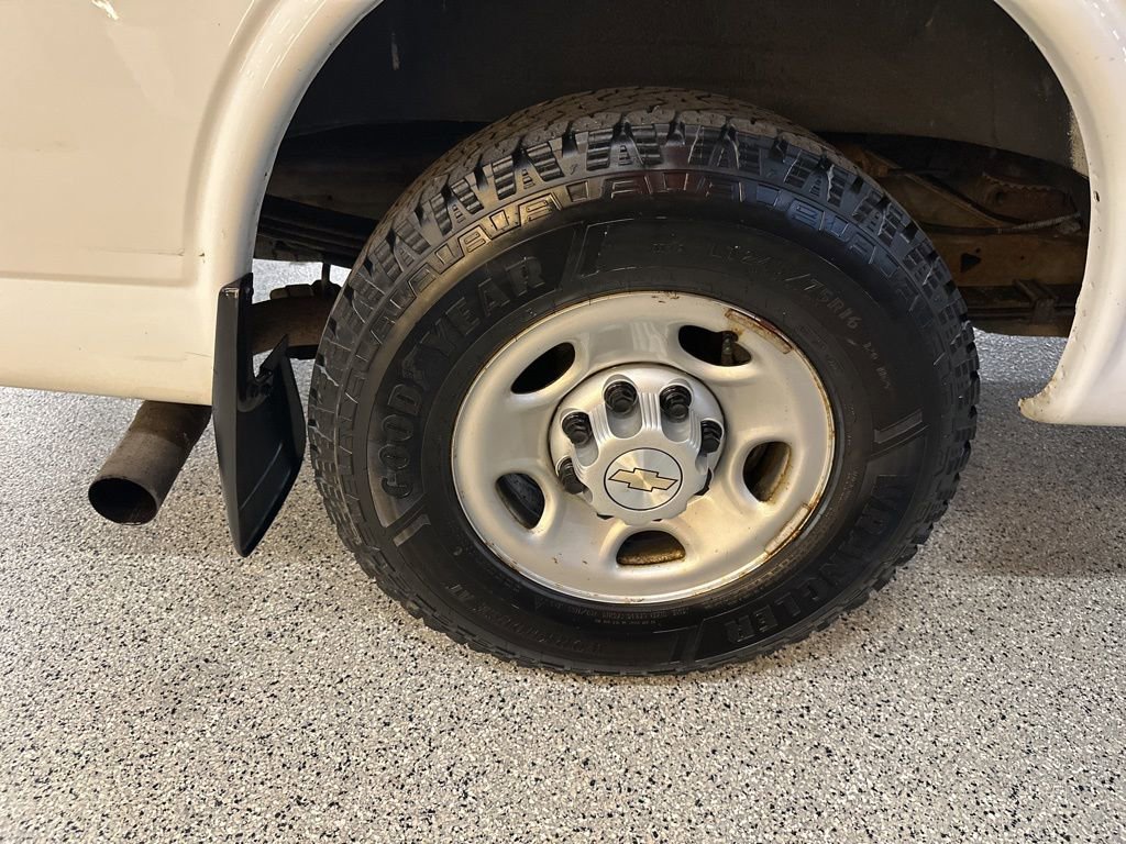 Used 2018 Chevrolet Express 2500 image 23