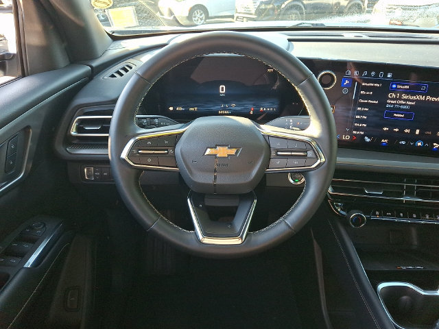Used 2025 Chevrolet Traverse LT AWD/4WD image 19