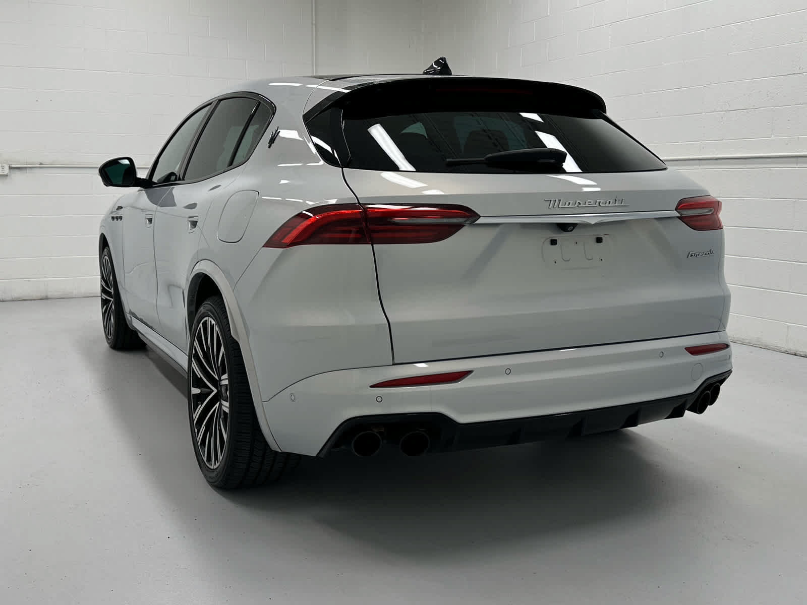 Used 2023 Maserati Grecale Modena AWD/4WD image 8