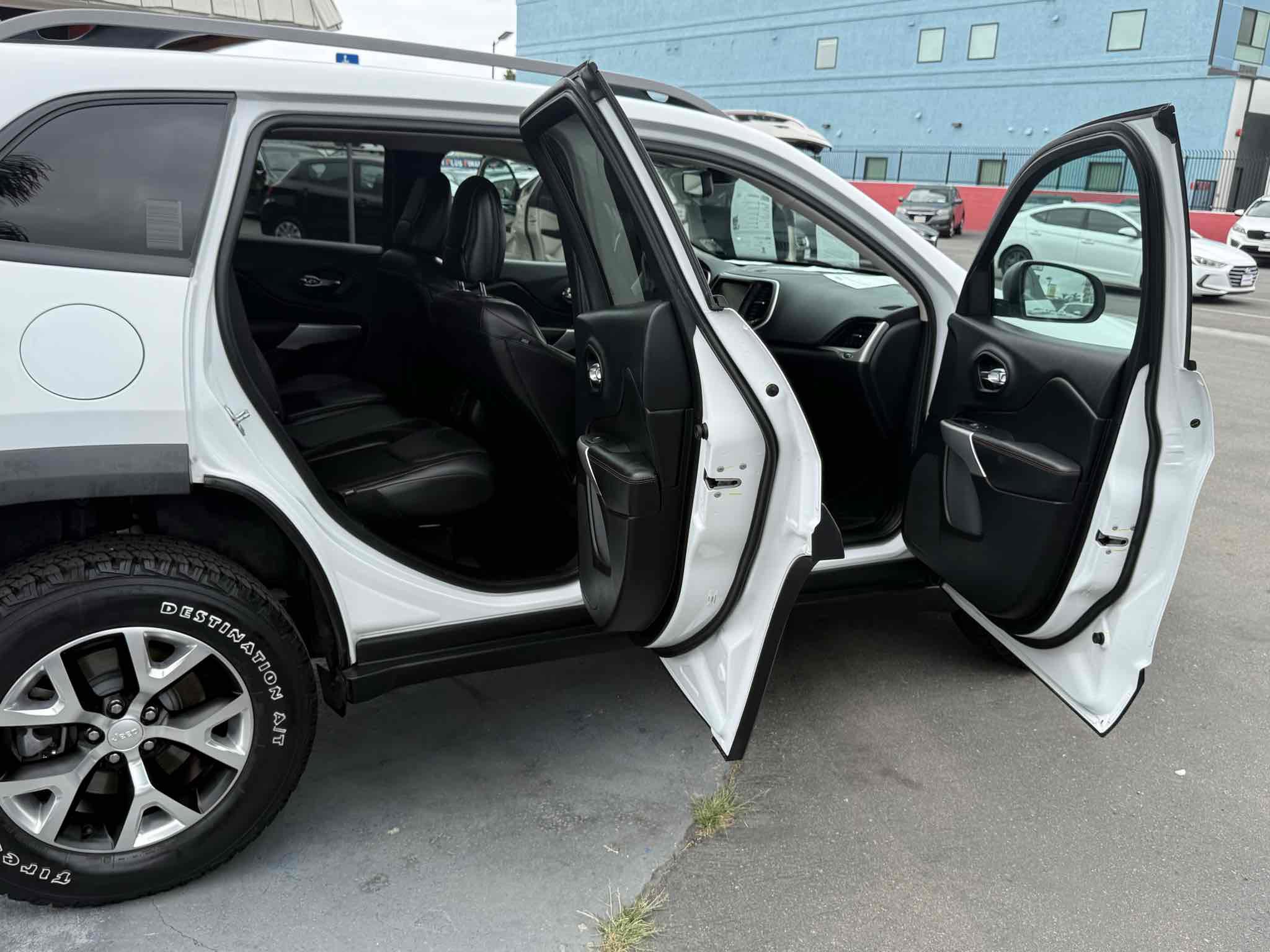 Used 2018 Jeep Cherokee Trailhawk image 40