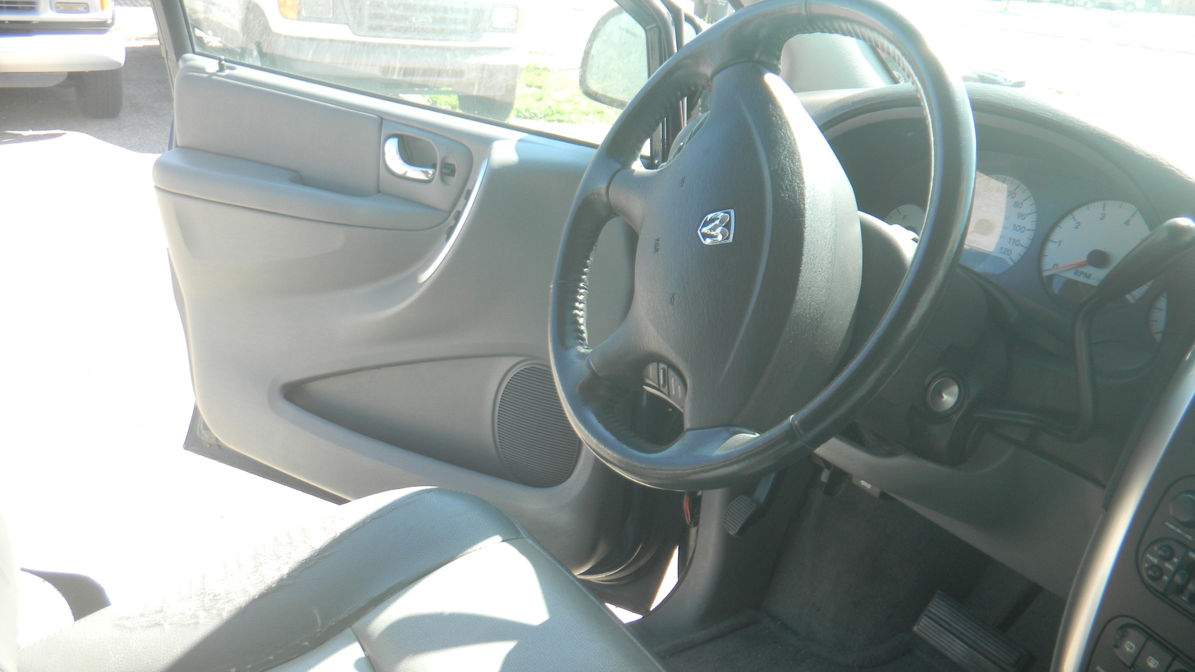 Used 2006 Dodge Grand Caravan SXT image 23