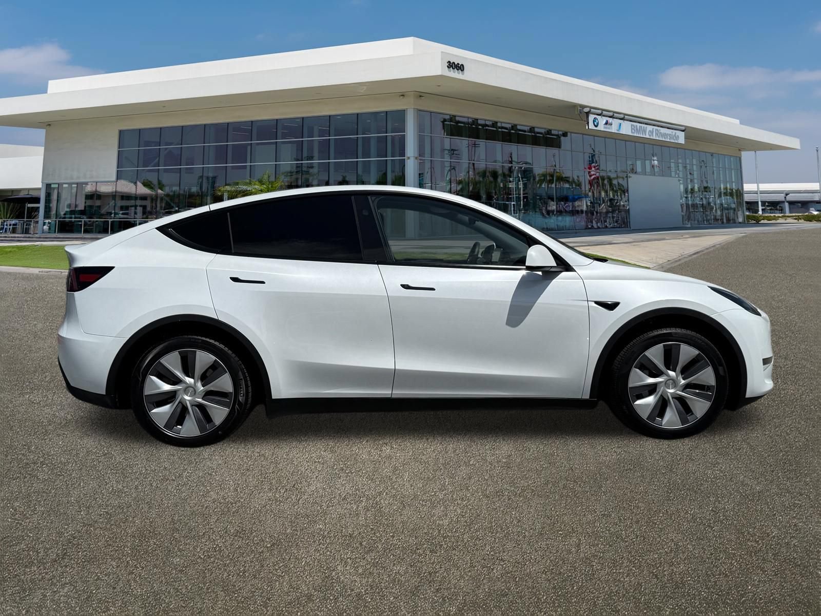 Used 2024 Tesla Model Y Long Range AWD/4WD image 12
