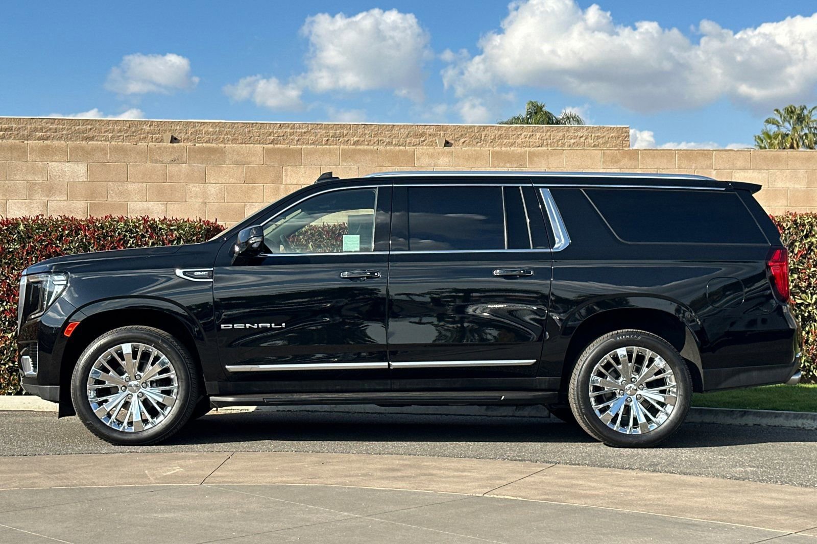 Certified 2021 GMC Yukon XL Denali image 7