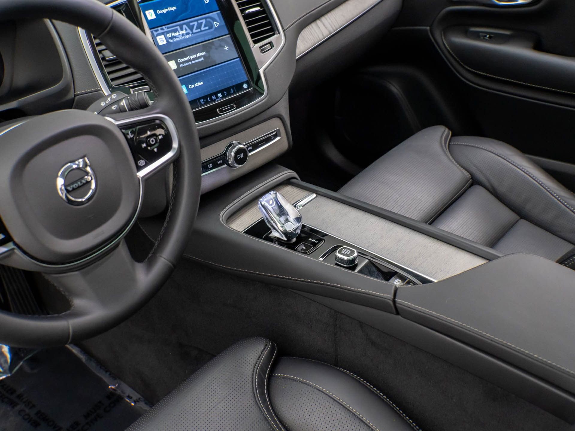 Used 2024 Volvo XC90 B6 Ultimate w/ Protection Package image 12