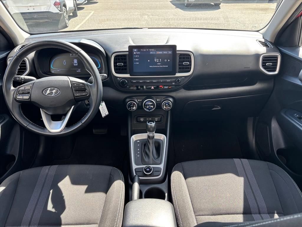 Used 2023 Hyundai Venue FWD image 4