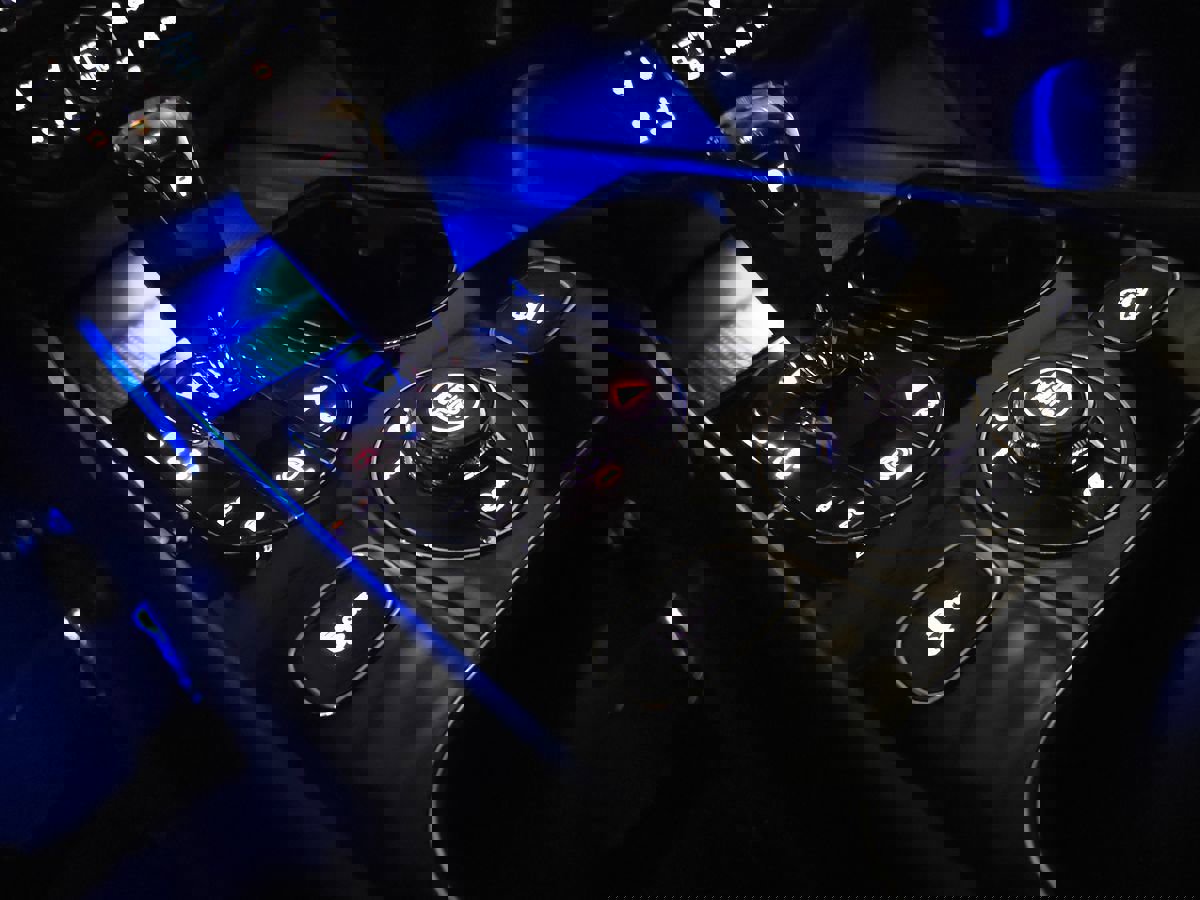 Used 2020 Bentley Bentayga Plug-In Hybrid image 70