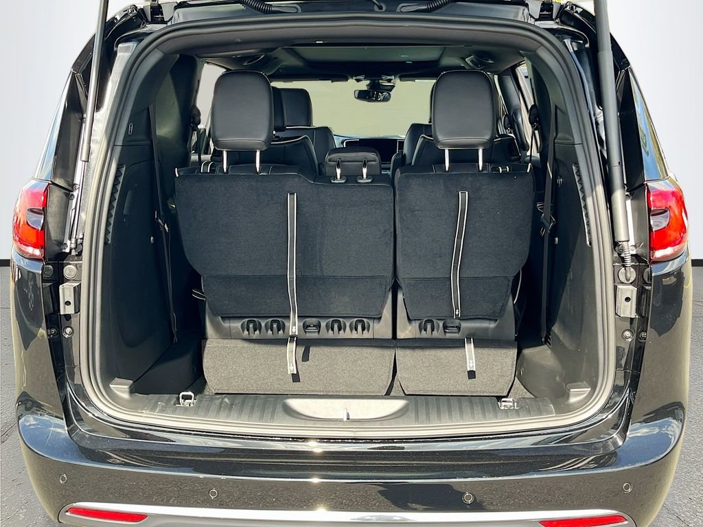 New 2026 Chrysler Pacifica Limited FWD image 23