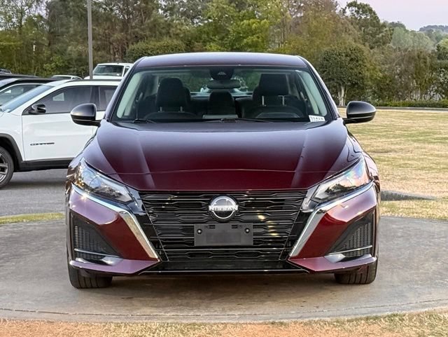 Used 2025 Nissan Altima 2.5 SV FWD image 2