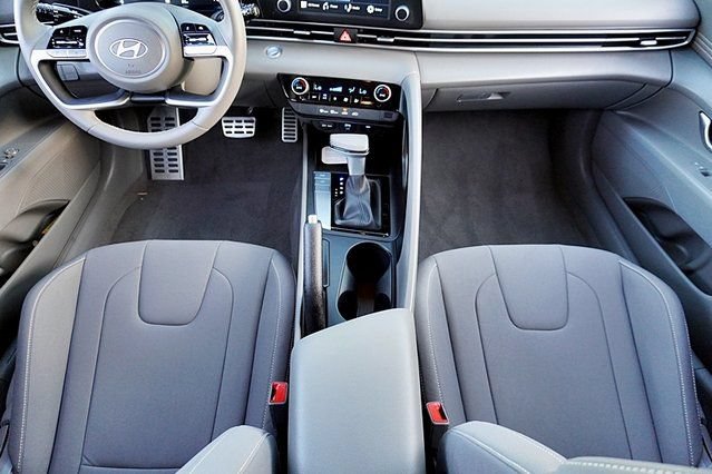 Certified 2026 Hyundai Elantra Sport FWD image 18